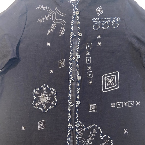 Button up - Picture 3 of 12